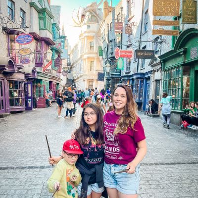  Exploring Diagon Alley with my favourite Hogwarts students